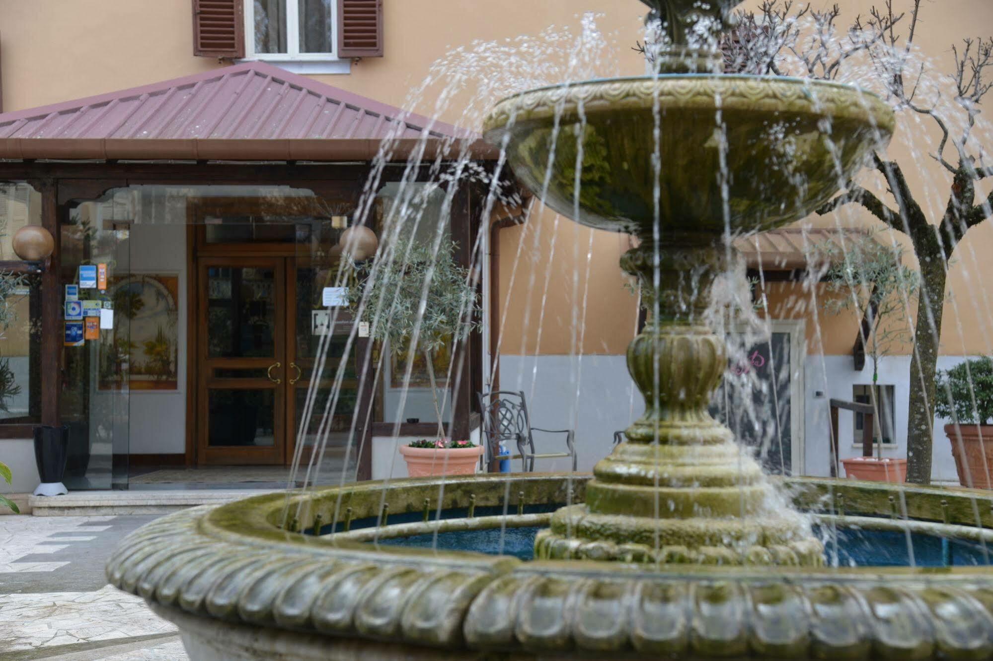 Hotel Astoria & Ninfea Spa Фиуджи Екстериор снимка